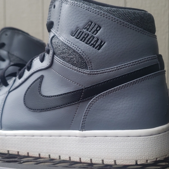 AIR JORDAN RETRO 1 - Picture 9 of 15